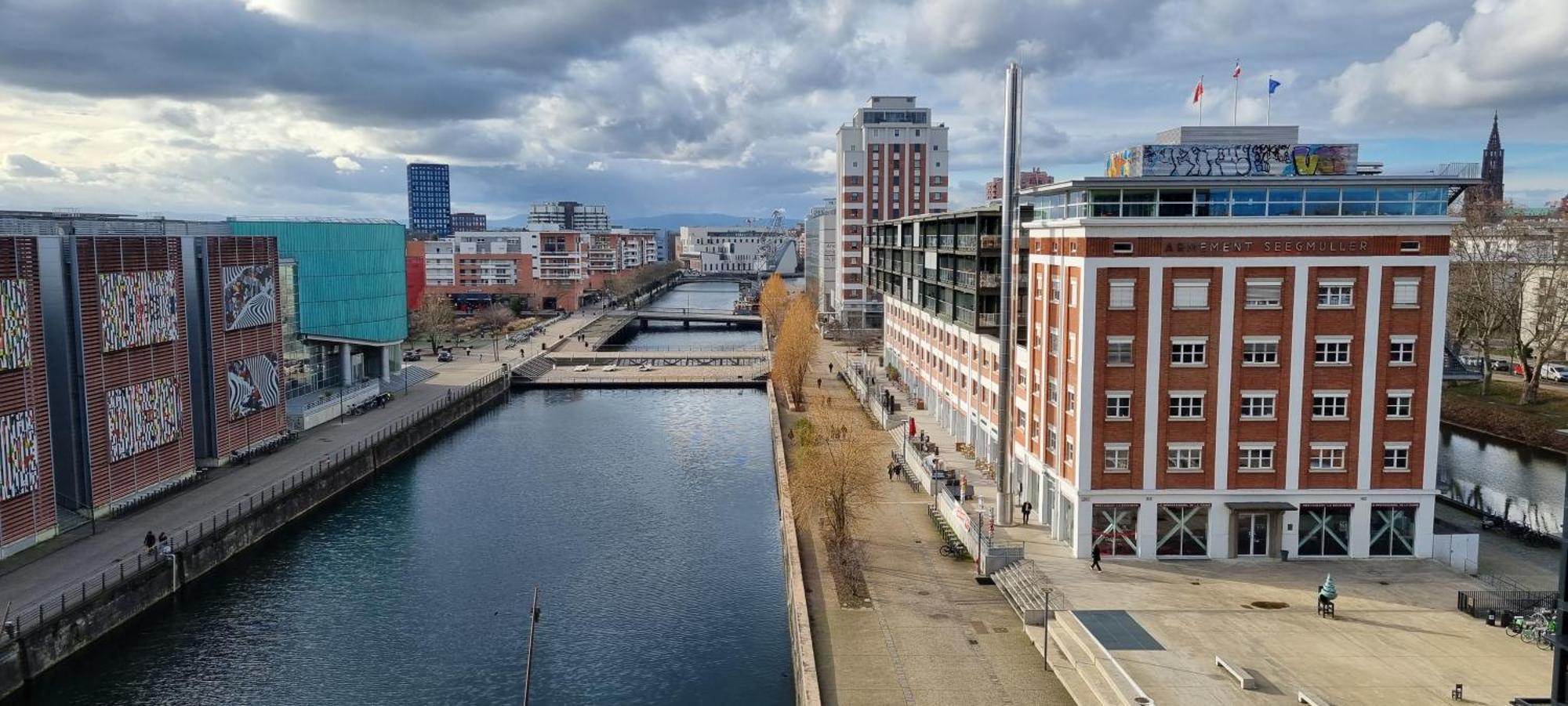Bel Appartement Contemporain Avec Terrasse Climatisation Et Parking Payant En Option Strasbourg Exterior foto