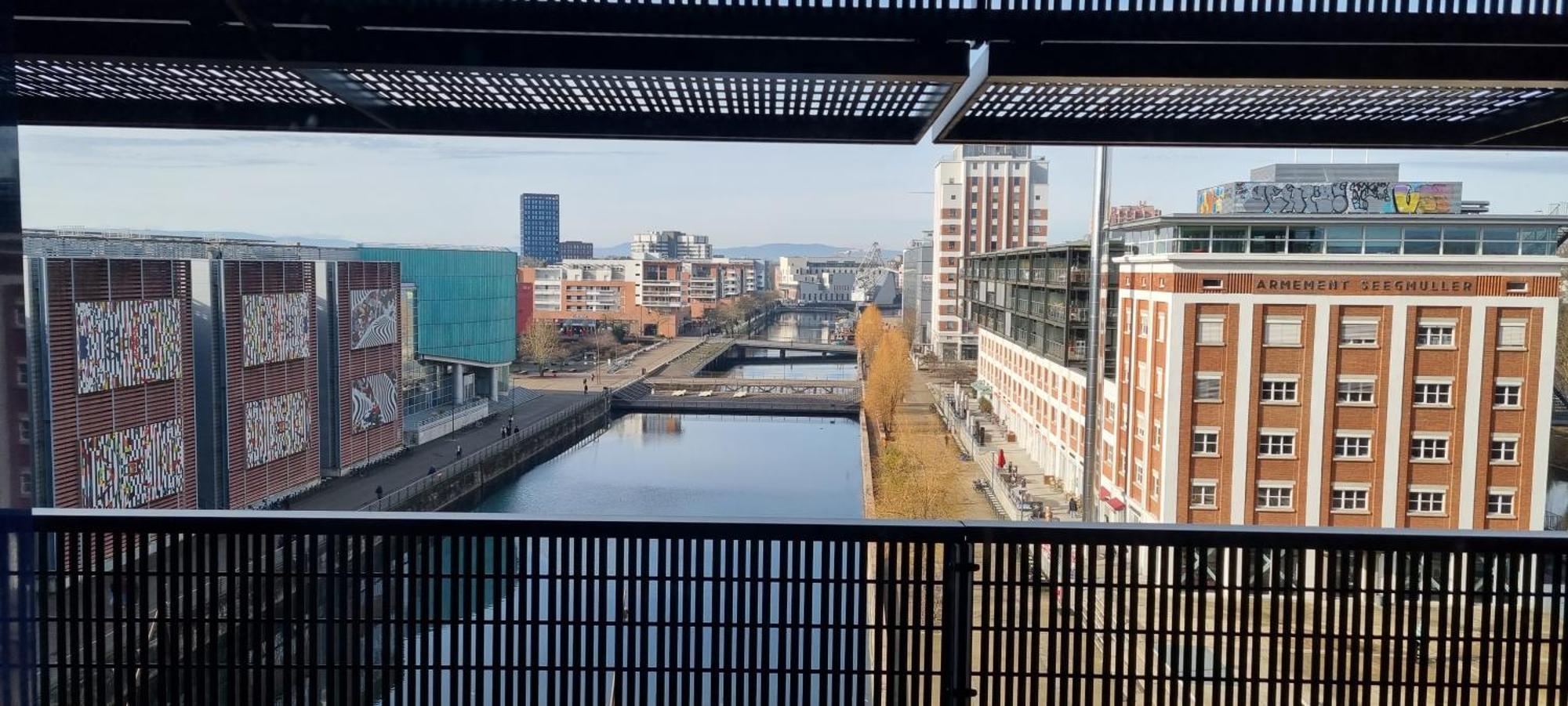 Bel Appartement Contemporain Avec Terrasse Climatisation Et Parking Payant En Option Strasbourg Exterior foto